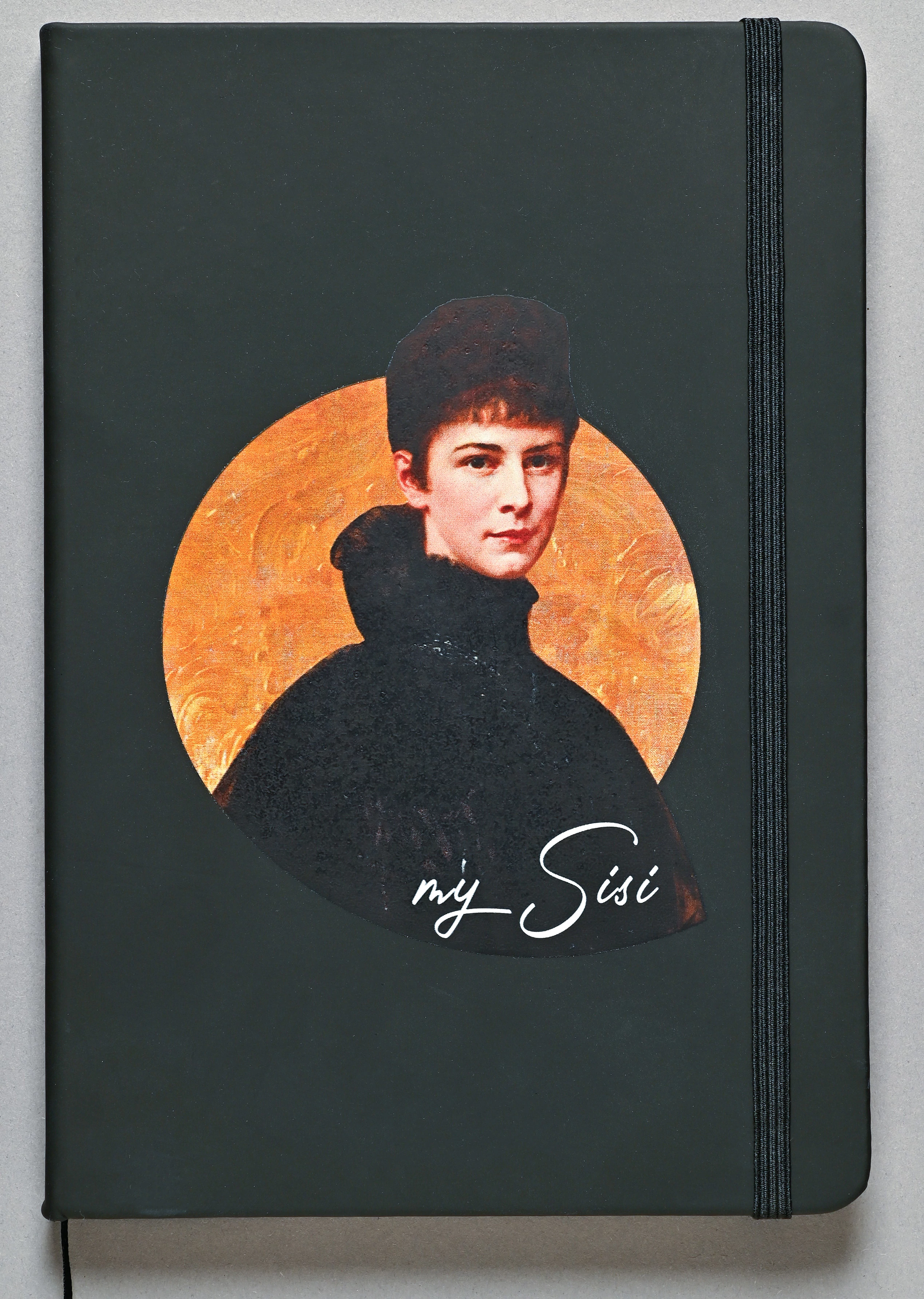 My Sisi fekete jegyzetfüzet